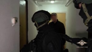 Задержание мошенников в Москве, легализовавших мигрантов