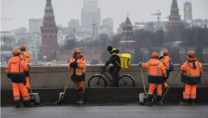 Россияда мигрант-курьерлар тақиқланса, етказиб бериш нархи икки баравар ошиши кутилмоқда