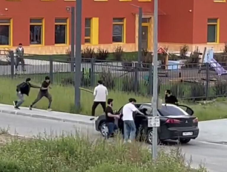 В Ленобласти задержали десятки мигрантов после массовой драки у детского сада