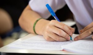 Образование под вопросом: власти обсуждают платное обучение для детей мигрантов