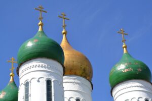 В РПЦ выступили против решения экономических проблем за счет мигрантов
