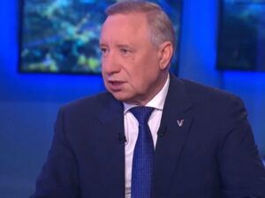 Беглов объяснил, почему в Петербурге запретили мигрантам работать таксистами и курьерами