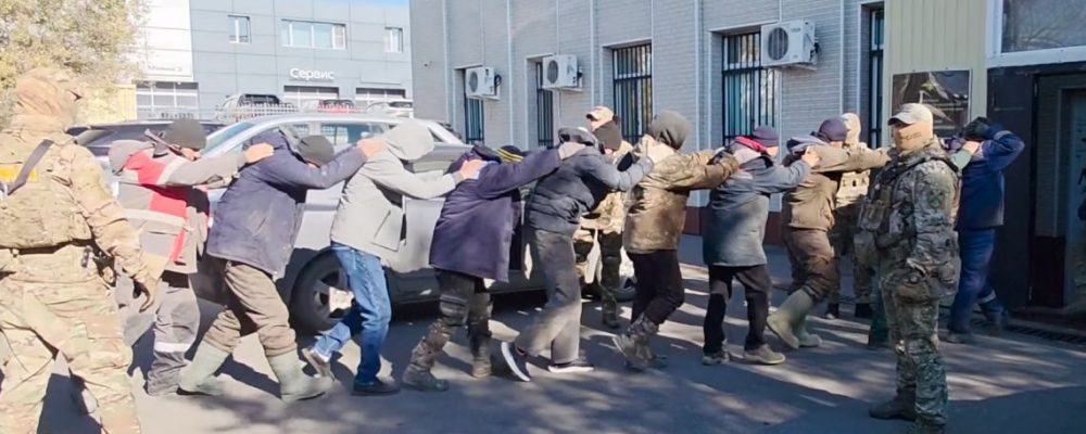 Rossiyada yirik reyd: Xabarovskda 27 nafar muhojir turli qoidabuzarliklar bilan qo‘lga olindi