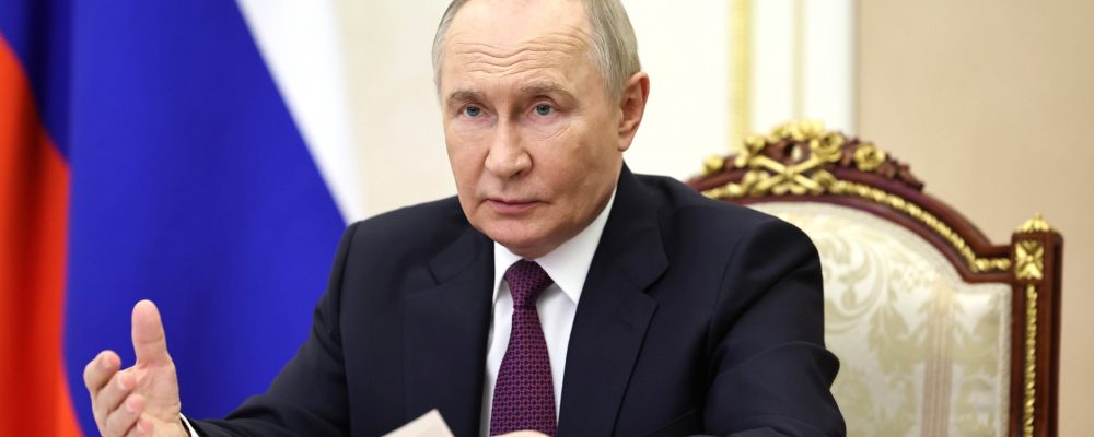 Путин имзолади: Молдова фуқаролари 2026 йил октябргача Россияда патентсиз ишлай олади