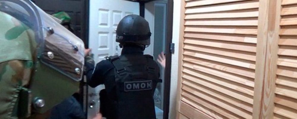 Ҳаммаси фош бўлди: Москвада сохта патентлар ва миграция карталари тайёрланарди