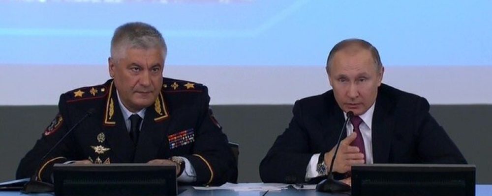 Владимир Путин расширил полномочия МВД в сфере миграционного контроля